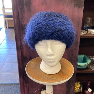Vintage ladies wool blue and black beret